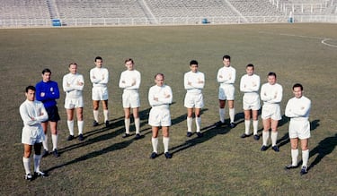Equipo del Real Madrid en 1964, de izquierda a derecha: Amancio, Vicente, Santamaría, Isidro, Zoco, Di Stéfano, Pachín, Muller, Félix Ruiz, Puskas y Gento.  