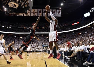 Dwyane Wade powers Miami Heat past Toronto Raptors in overtime
