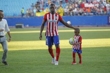 Jackson Martínez durante su presentación en el Vicente Calderón.