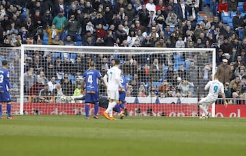 Benzema marca de penalti el 4-0.