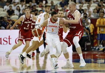 Rudy Fernandez defendido por el polaco Damian Kulig.