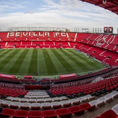 Sevilla: cero fichajes a un mes de comenzar la temporada