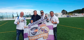 Miembros de la peña Madridista VETERANOS VLC con Camacho antes del partido de fútbol entre los veteranos del Alberic y el Real Madrid como homenaje a Manolo Sanchis en el  Estadio Municipal de Alberic  que a partir de ahora llevará el nombre de Manolo Sanchis.