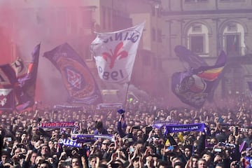 Miles de personas, seguidores y representantes políticos y del mundo del fútbol dieron hoy su último adiós a Astori.