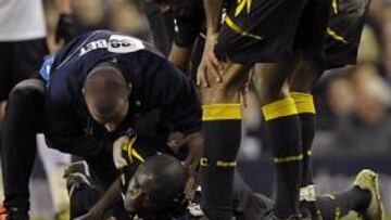 <b>SUSTO. </b>Fabrice Muamba se derrumbó durante el Bolton-Tottenham jugado el pasado sábado.