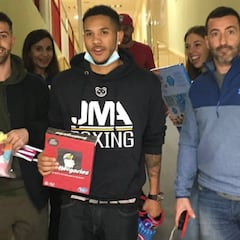 Jonathan Alonso y Sandor Martín muestran el lado más solidario del boxeo