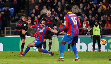 Alexis Sánchez anotó dos goles en la victoria de Arsenal sobre Crystal Palace.