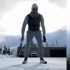 Federer vuelve a entrenar sobre el hielo con 'fail' al final