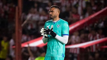 Álvaro Montero, figura de Vélez ante Instituto.