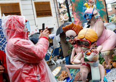 Este miércoles, 19 de marzo y día de San José, se celebrará el emocionante "Día de la Cremà" en las Fallas de Valencia, donde más de 700 monumentos que los artistas falleros han levantado por toda la ciudad arderán en un espectáculo impresionante. Marcando el broche de oro de la fiesta más emblemática de Valencia y una de las más multitudinarias de toda España. La noche se iluminará con fuegos artificiales.