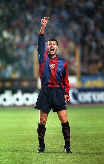 El jugador catal芍n visti車 la camiseta blaugrana once temporadas desde 1990 hasta el 2001. El dorsal '10' lo llev車 en la 91/92.
