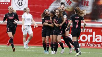 Las jugadoras del Real Madrid celebran el primer gol ante el Madrid CFF. 