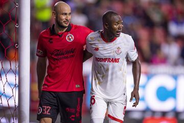 (L-R), Carlos Gonzalez of Tijuana and Andres Mosquera of Toluca during the game Tijuana vs Toluca, corresponding to Round 08 of the Torneo Apertura 2023 of the Liga BBVA MX, at Caliente Stadium, on September 15, 2023.
<br><br>
(I-D), Carlos Gonzalez de Tijuana y Andres Mosquera de Toluca durante el partido Tijuana vs Toluca, correspondiente a la Jornada 08 del Torneo Apertura 2023 de la Liga BBVA MX, en el Estadio Caliente, el 15 de Septiembre de 2023.