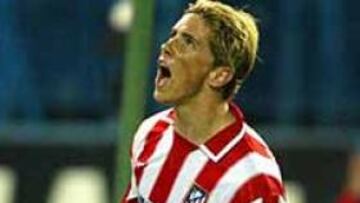 <b>ADMIRADO.</B> Fernando Torres es la imagen del Atlético de Madrid.