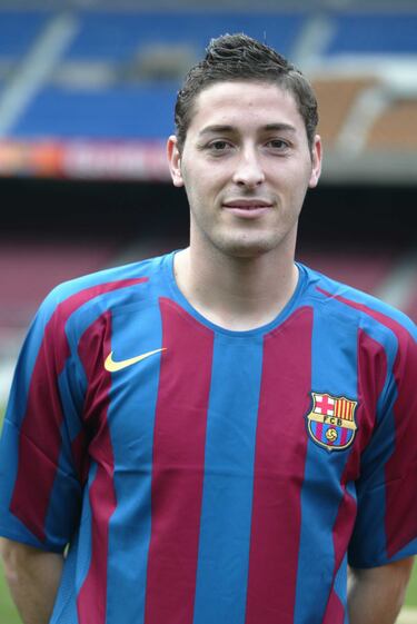 Fichó la temporada 2004-2005 por el filial del Barcelona pero las bajas del primer equipo hicieron que jugara varios partidos con ellos. En enero de 2006 abandonó la disciplina blaugrana.