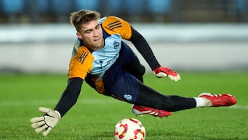 The Spaniard, who is the third-choice goalkeeper, will make his debut against Valencia.