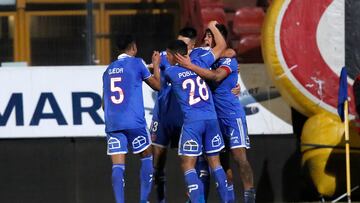 Futbol, Universidad de Chile vs Union La Calera.
Fecha 16, campeonato Nacional 2022.
El jugador de Universidad de Chile Bastian Tapia, centro, celebra su gol contra Union La Calera durante el partido por la primera division disputado en el estadio Santa Laura.
Santiago, Chile.
02/07/2022
Jonnathan Oyarzun/Photosport
Football, Universidad de Chile vs Union La Calera.
16th date, 2022 National Championship.
Universidad de Chile’s player Bastian Tapia, center, celebrates his goal against Union La Calera during the first division match held at Santa Laura stadium.
Santiago, Chile.
07/02/2022
Jonnathan Oyarzun/Photosport
