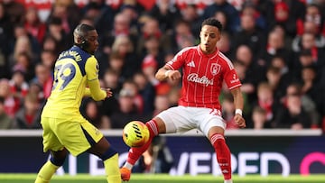 Soccer Football - Premier League - Nottingham Forest v Tottenham Hotspur - The City Ground, Nottingham, Britain - December 14, 2025 Tottenham Hotspur's Randal Kolo Muani in action with Nottingham Forest's Omari Hutchinson Action Images via Reuters/Andrew Boyers EDITORIAL USE ONLY. NO USE WITH UNAUTHORIZED AUDIO, VIDEO, DATA, FIXTURE LISTS, CLUB/LEAGUE LOGOS OR 'LIVE' SERVICES. ONLINE IN-MATCH USE LIMITED TO 120 IMAGES, NO VIDEO EMULATION. NO USE IN BETTING, GAMES OR SINGLE CLUB/LEAGUE/PLAYER PUBLICATIONS. PLEASE CONTACT YOUR ACCOUNT REPRESENTATIVE FOR FURTHER DETAILS..