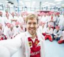 Vettel visitó todas las áreas del equipo Ferrari en Maranello