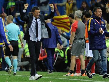 Barcelona&#039;s coach Luis Enrique (C) celebrates after winning the Spanish &quot;Copa del Rey&quot; (King&#039;s Cup) final match FC Barcelona vs Sevilla FC at the Vicente Calderon stadium in Madrid on May 22, 2016. / AFP PHOTO / CRISTINA QUICLER