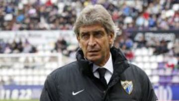 El entrenador chileno del M&aacute;laga Manuel Pellegrini durante el partido de la vig&eacute;sima s&eacute;ptima jornada de liga de Primera Divisi&oacute;n, disputado frente al Valladolid esta tarde en el estadio Jos&eacute; Zorrilla de Valladolid.