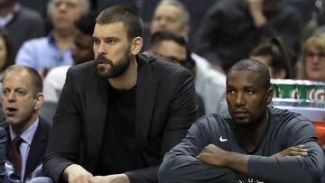 Marc Gasol y Serge Ibaka, en un partido de la NBA de los Toronto Raptors