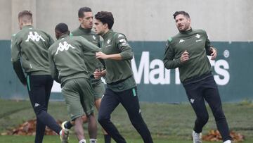 Bartra y Javi García, entrenándose.