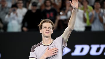 Melbourne (Australia), 28/01/2024.- Jannik Sinner of Italy celebrates after winning the Men'Äôs Singles final against Daniil Medvedev of Russia on Day 15 of the Australian Open tennis tournament in Melbourne, Australia, 28 January 2024. (Tenis, Italia, Rusia) EFE/EPA/JOEL CARRETT AUSTRALIA AND NEW ZEALAND OUT

