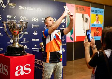 AS y SER celebran los 20 años del Doblete del Valencia