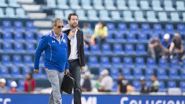 El entrenador de Cruz Azul fue captado en un video agrediendo a un valet parking