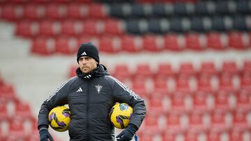 Alessio Lisci, durante un entrenamiento del Mirandés previo a la cita contra el Elche.