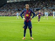 VIGO, 09/11/2025.- El delantero del FC Barcelona, Lamine Yamal, tras conseguir el tercer gol de su equipo durante el encuentro correspondiente a la jornada 12 de Laliga EA Sports que disputan hoy domingo Celta y FC Barcelona en el estadio de Balaidos, en la capital gallega. EFE / Brais Lorenzo.