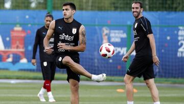 Maxi Gómez, junto a Godín.