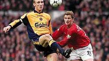 BAJO PRESIÓN. Hyypia llegó al Liverpool procedente del Willem II, donde llegó con la difícil misión de hacer olvidar a Stam. El finlandés nunca decepciona.