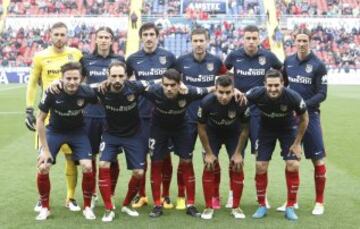 Once del Atletico de Madrid. De pie: Oblak, Filipe Luis, Savic, Gabi, Giménez y Fernando Torres. Agachados: Saúl Ñíguez, Juanfran, Augusto Fernández, Correa y Koke.