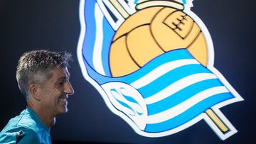 SAN SEBASTIÁN, 19/08/2022.- El entrenador de la Real Sociedad, Imanol Alguacil, ha comparecido este viernes ante los medios informativos tras el entrenamiento del conjunto "txuri urdin" en el Reale Arena de San Sebastián, previo a su choque con el Barcelona del próximo domingo. EFE/ Javier Etxezarreta
