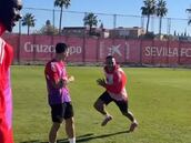 Alexis Sánchez hace esto en la práctica del Sevilla y todos enloquecen: la escena ya superó el millón de reproducciones