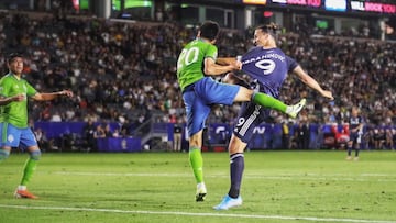 LA Galaxy 2-2 Seattle Sounders: Bingham's mistake earns Seattle a point