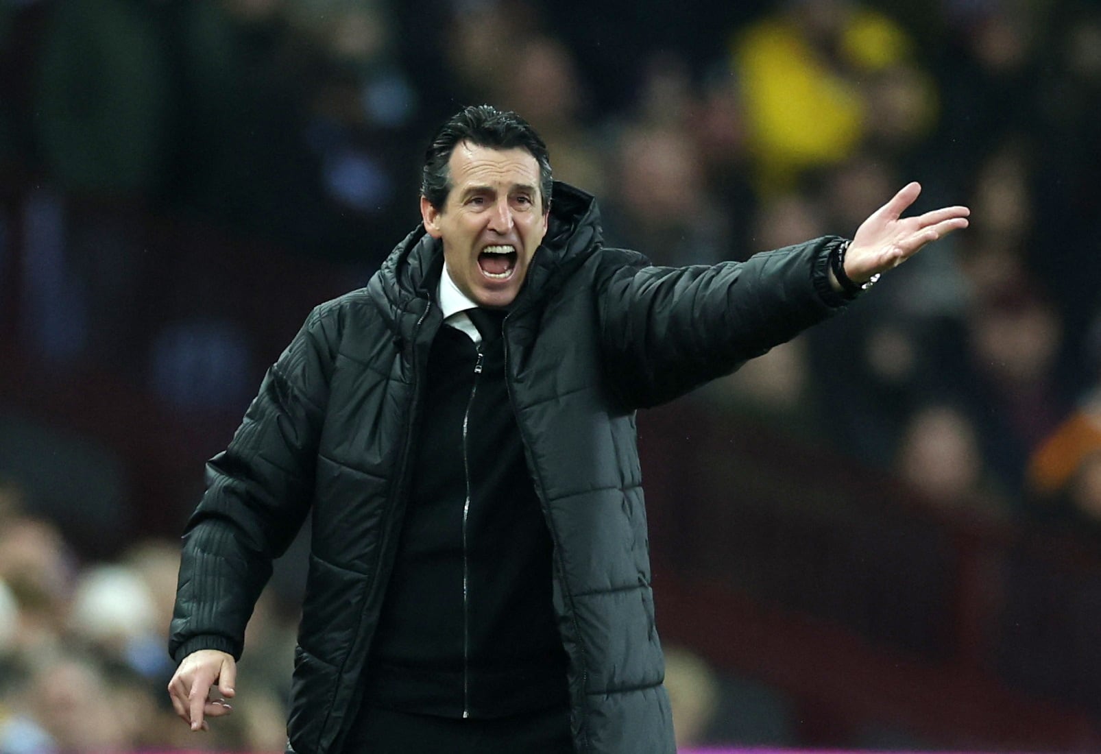 Emery sacude la Premier
