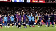 Los jugadores del Barcelona celebran el t&iacute;tulo de Liga. 