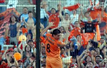 En el 2000 Cobreloa terminó último de su grupo. Con Bolívar igualó 3-3 en Calama y perdió 4-1 en La Paz. Derrotó 1-0 a Atlético Mineiro en Chile y fue goleado 6-0 en Brasil. Empató 1-1 con Bella Vista en Uruguay y en casa.