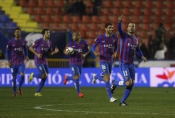 3-2. Juanfran celebró el tercer tanto granota.