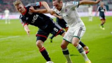 Rib&eacute;ry y Bender durante el partido. 