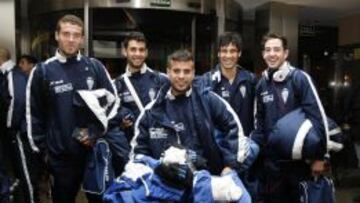 ILUSIONADOS. La plantilla del Alcoyano llegó al hotel NH Príncipe de Vergara ayer a las 20:20 horas.