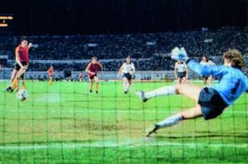 La final de la Eurocopa de Italia 1980 la jugaron Alemania Federal y Bélgica.
Los belgas fueron bautizados como los 'Diablos Rojos' por el ímpetu de su juego, aunque acabaron perdiendo 2-1 ante los alemanes.  Van Der Eycken empató de penalti.