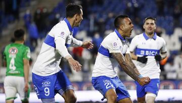 Futbol, Universidad Catlica vs Audax Italiano.
 Fecha 20, campeonato nacional 2021.
 El jugador de Universidad Catlica Juan Leiva, centro, celebra su gol contra Audax Italiano durante el partido por primera division realizado en el estadio San Carlos de