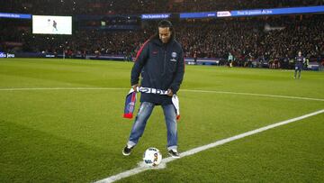 El hijo del ex astro brasile&ntilde;o y que actualmente tiene s&oacute;lo 13 a&ntilde;os de edad comienza a mostrar su magia y ser&iacute;a pretendido por el PSG.