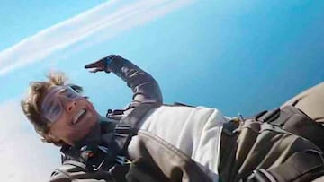 Es el mejor: Tom Cruise nos desea feliz Navidad saltando desde un avión