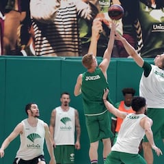 Francis Alonso, del Unicaja, positivo por coronavirus