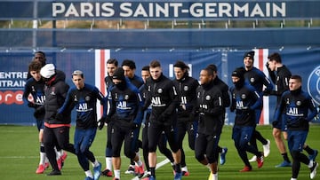 Paris Saint-Germain's players attend a training session in Saint-Germain-en-Laye, west of Paris, on March 3, 2020, on the eve of the French Cup football match between Paris Saint-Germain (PSG) and Lyon. (Photo by FRANCK FIFE / AFP)